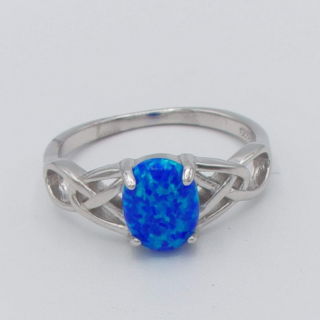 Sølv ring med blå syntetisk opal