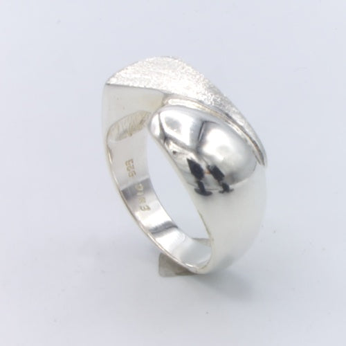 Bred snoet ring, sølv blank og mat
