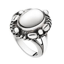 MOONLIGHT BLOSSOM ring med oval sølvsten