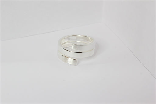 Sølv spiral ring med matte detaljer
