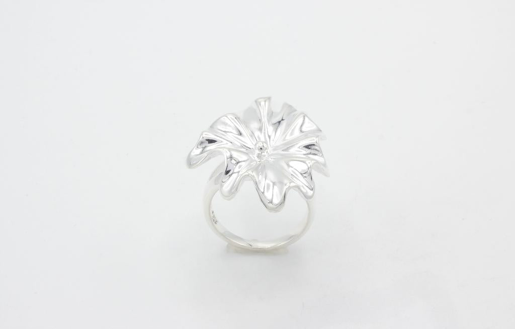 Stor blomster sølv ring