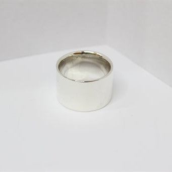 Bred blank sølv ring