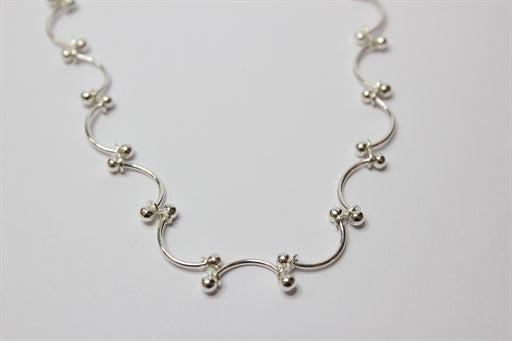 Sølv halskæde med halv cirkler
