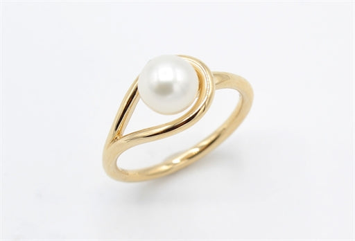 Pearl 14 kt ring